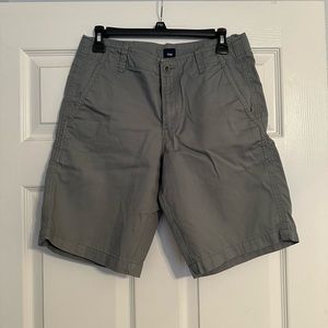 Men’s GAP Flat Front Shorts Size 30 Gray Excellent Condition